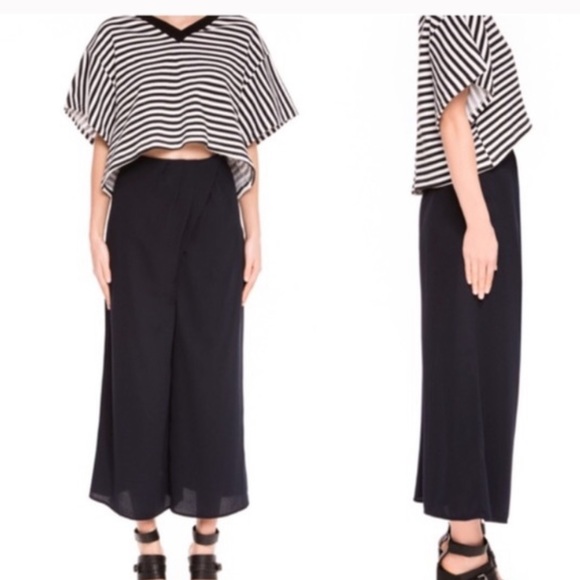 The Fifth Black & White Crop Top - Picture 2 of 4